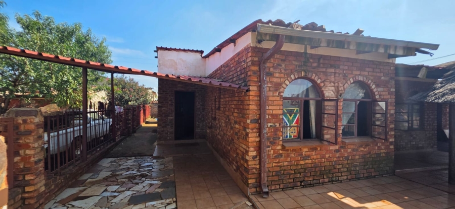 2 Bedroom Property for Sale in Ikageng North West